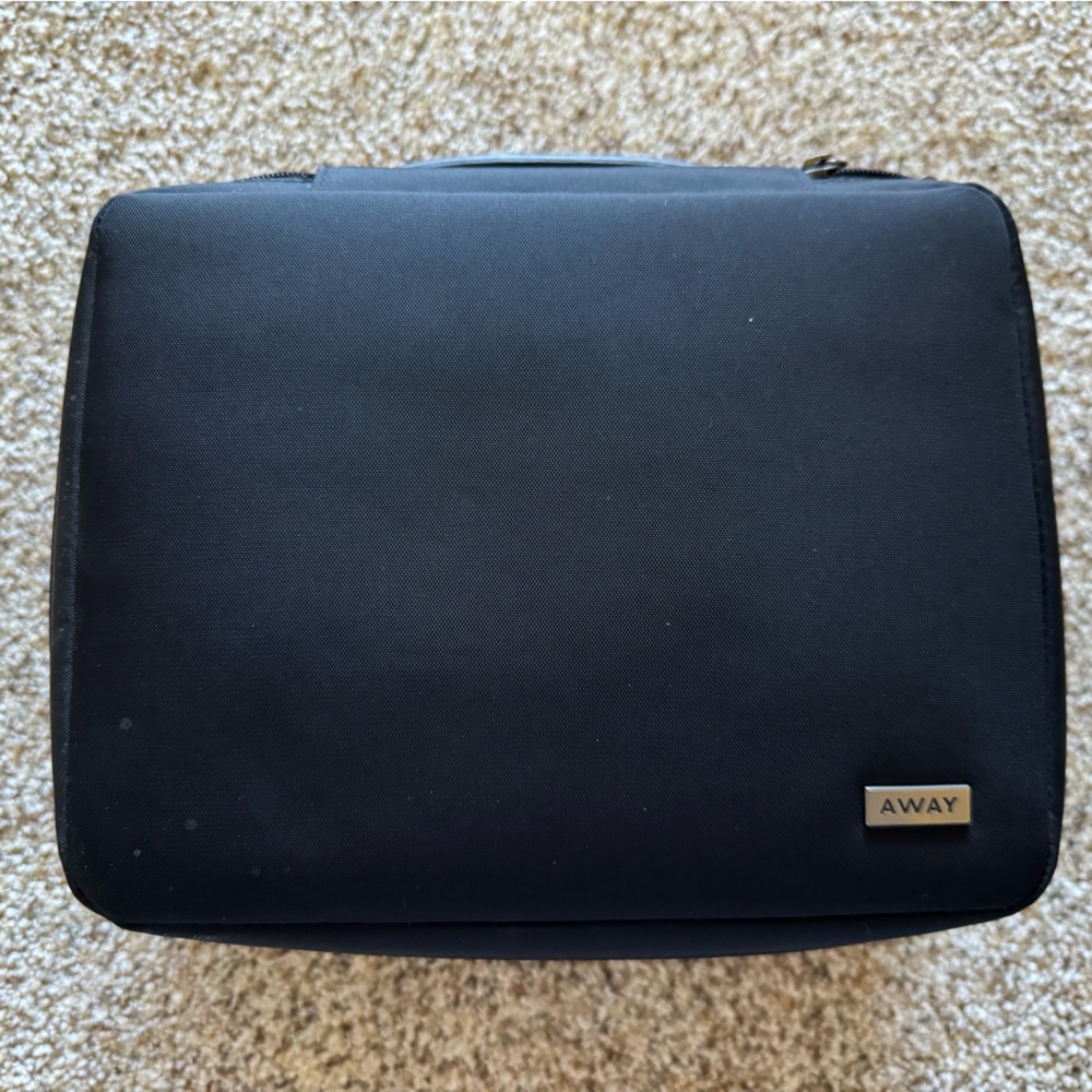 AWAY The Cosmetics Bag